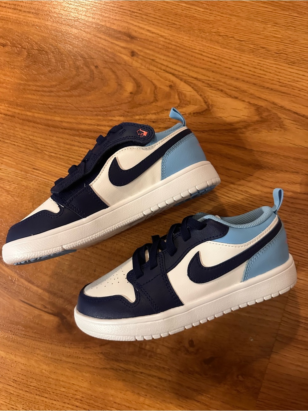 Nike Kids Navy, Light Blue and White Low-Top Sneakers
